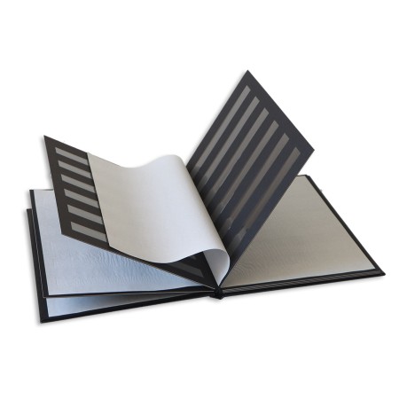 1829-110-004 Klaser filatelistyczny 215x302,  6k, z futerałem - czarny blok